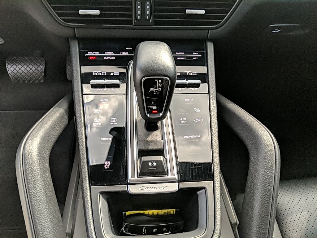 2019 Porsche Cayenne Base 27