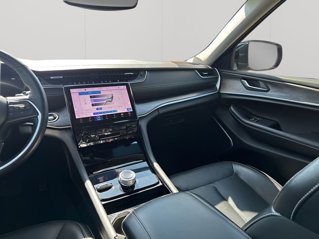 Used 2021 Silver Jeep Limited image 25