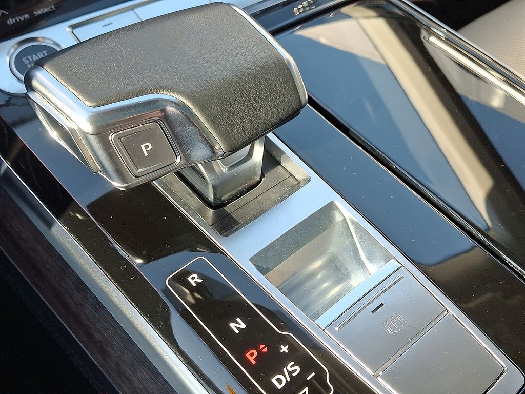 Thumbnail: 2022 Audi A8 - 15