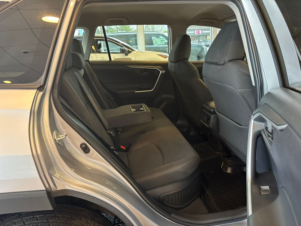 2023 Toyota RAV4 Hybrid LE