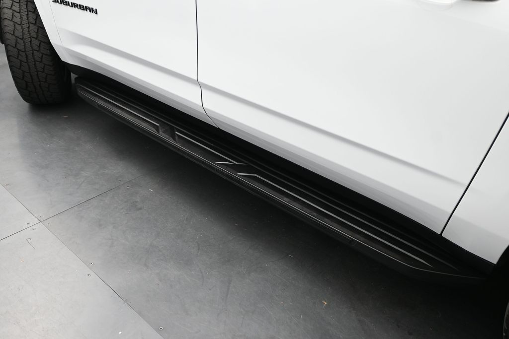 2023 Chevrolet Suburban 4WD RST