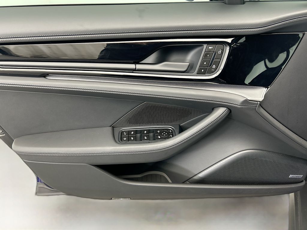 Thumbnail: 2026 Porsche Panamera - 25