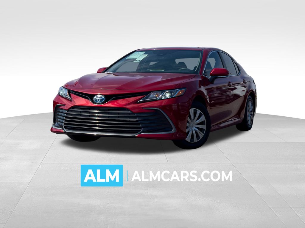 2024 Toyota Camry LE's photo