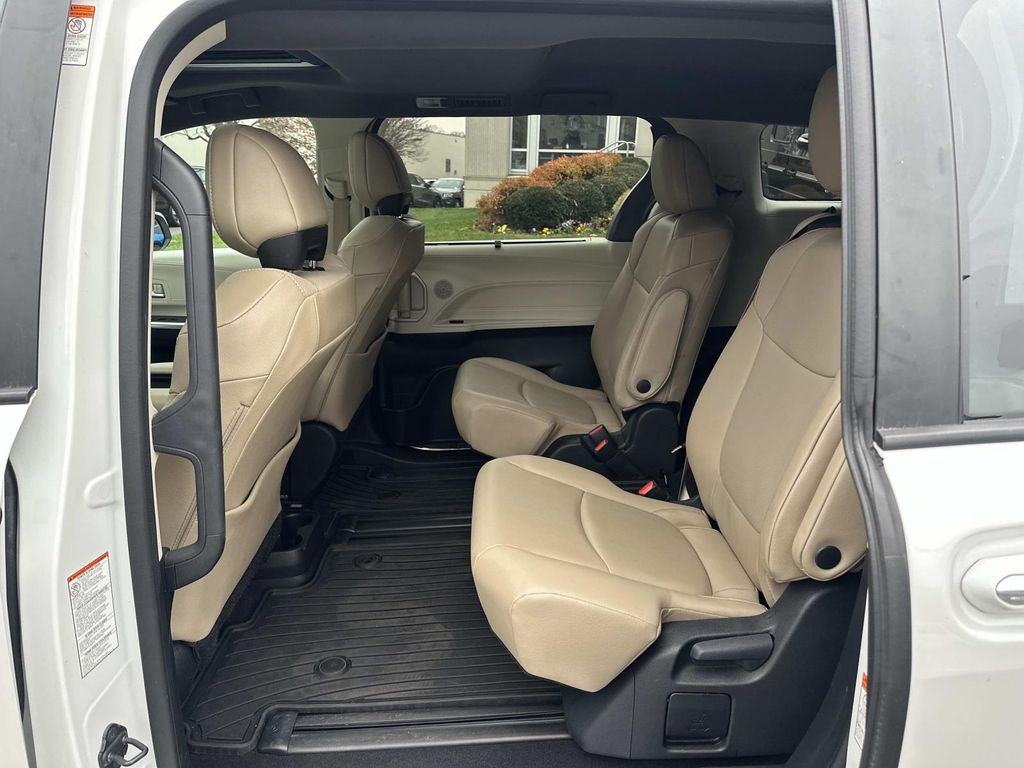 Thumbnail: 2024 Toyota Sienna - 30