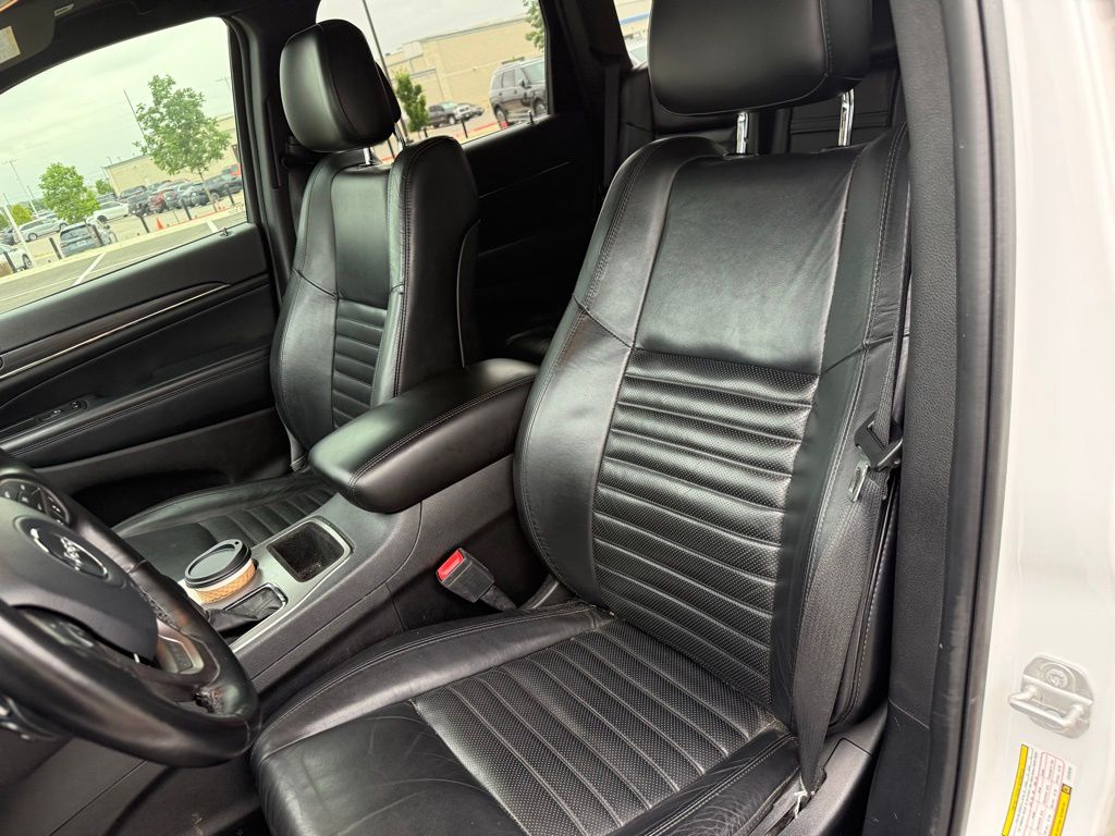 Thumbnail: 2020 Jeep Grand Cherokee - 8