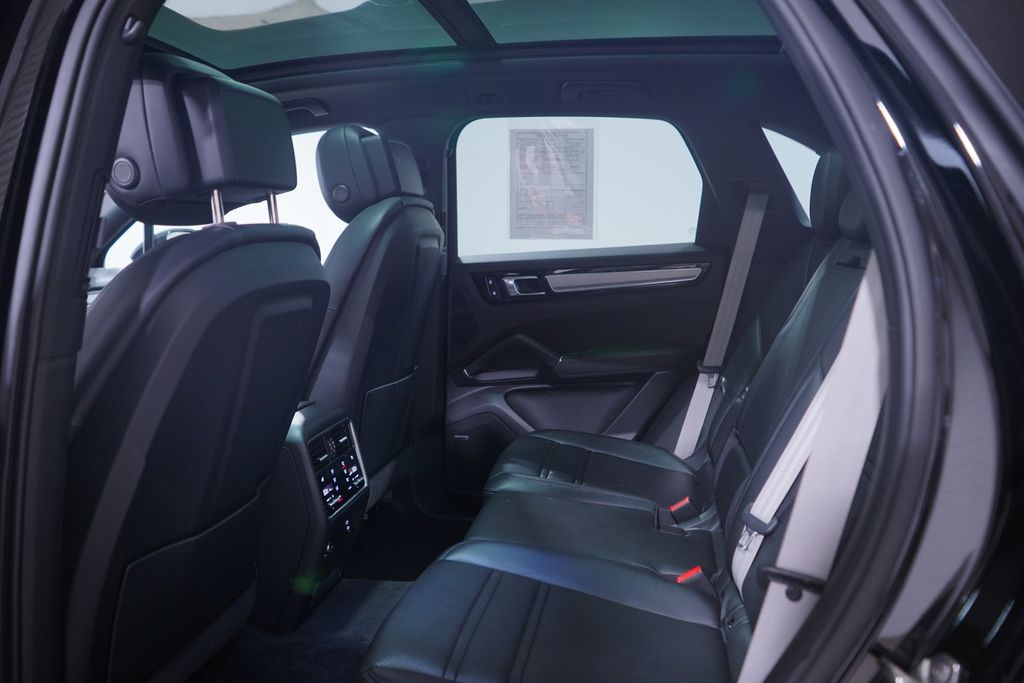 Thumbnail: 2023 Porsche Cayenne - 9
