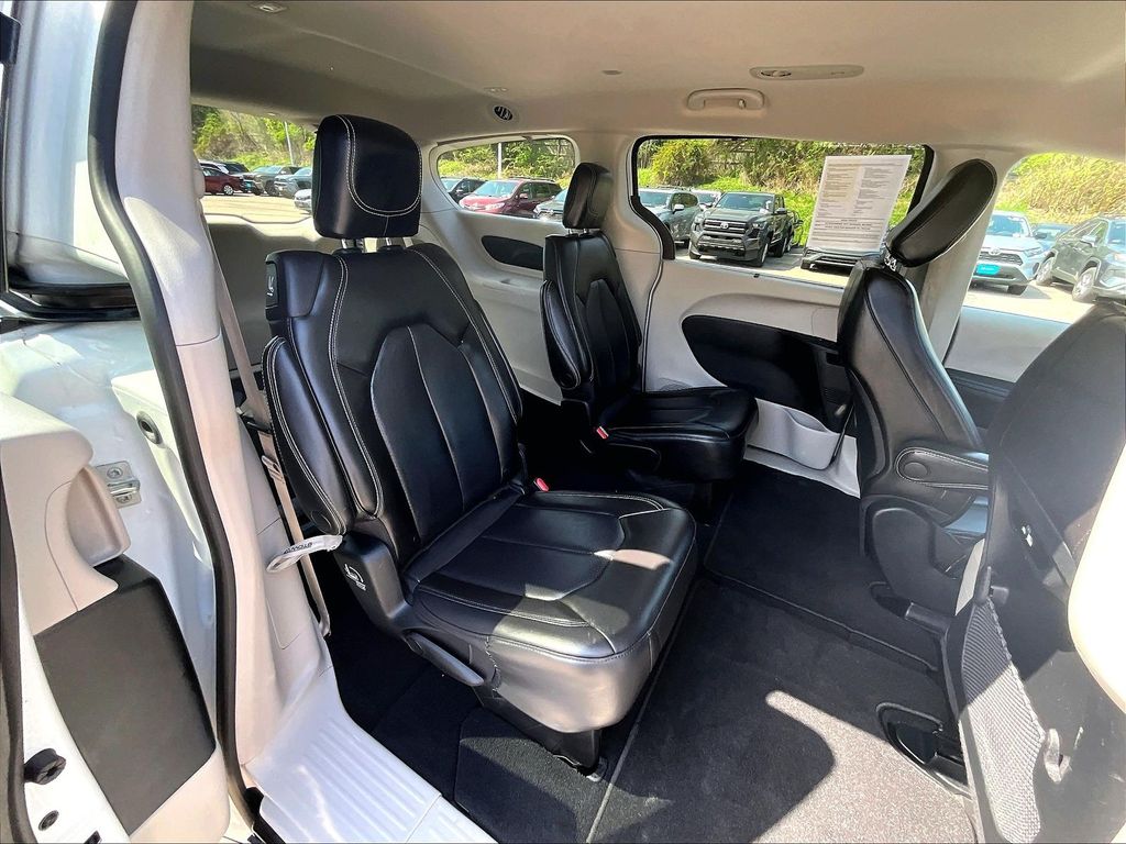 2023 Chrysler Pacifica — photo 16