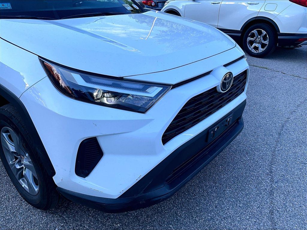 2024 Toyota RAV4 — photo 8