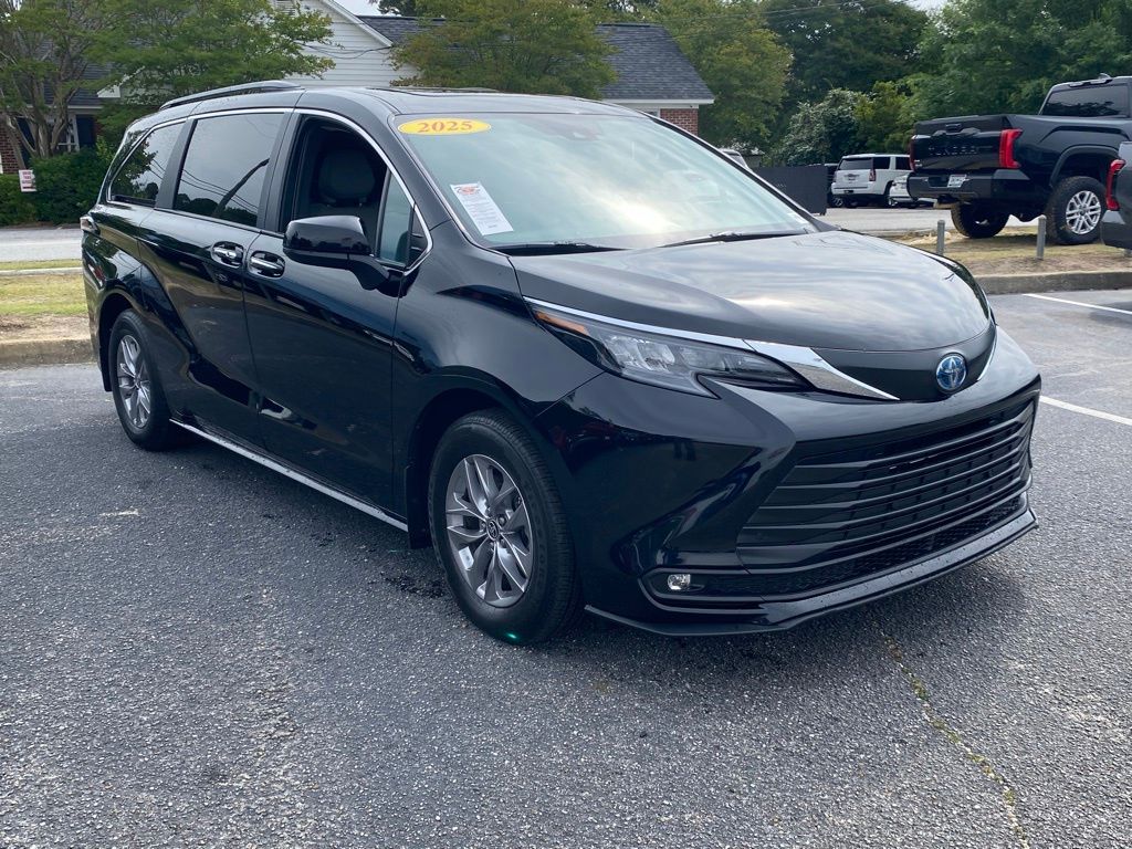 Midnight Black Metallic 2025 Toyota Sienna XLE 7-Passenger FWD Minivan Front-Wheel Drive Continuously Variable Transmission