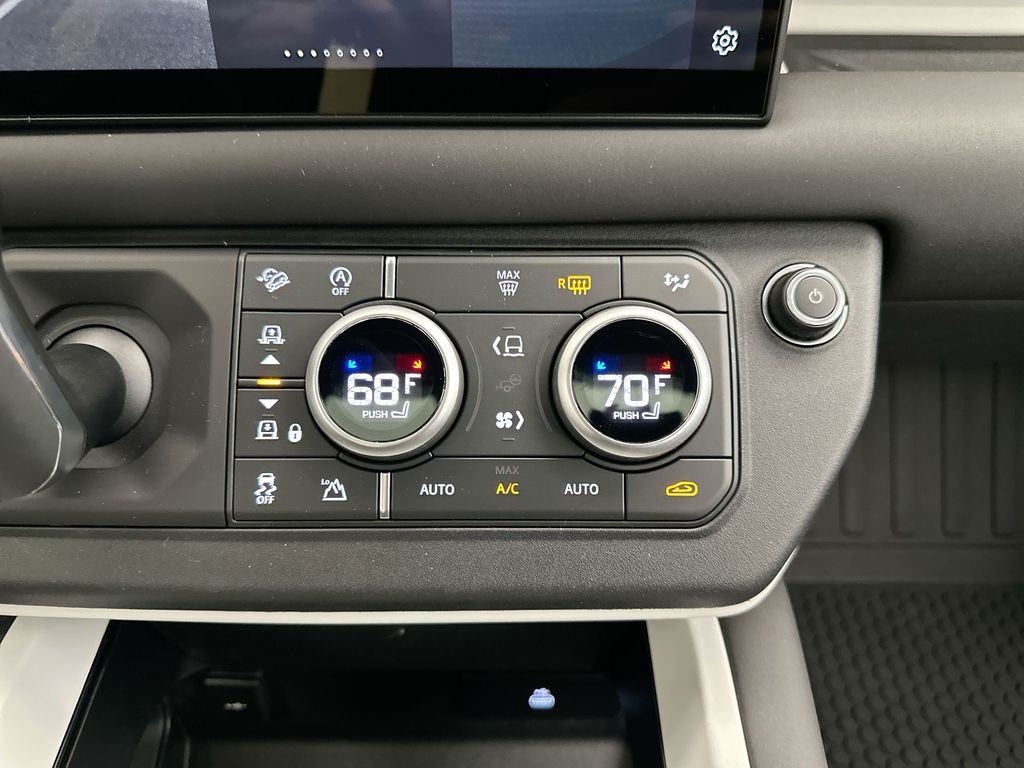 2025 Land Rover Defender 90 12