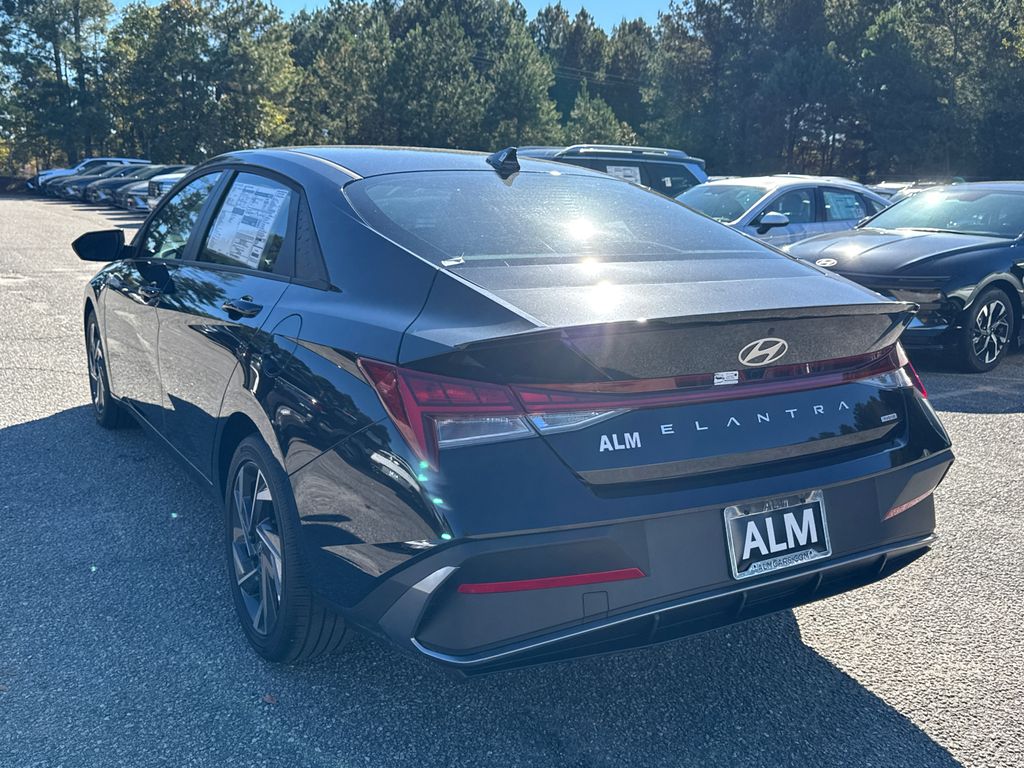 2025 Hyundai Elantra Hybrid SEL Sport photo 3