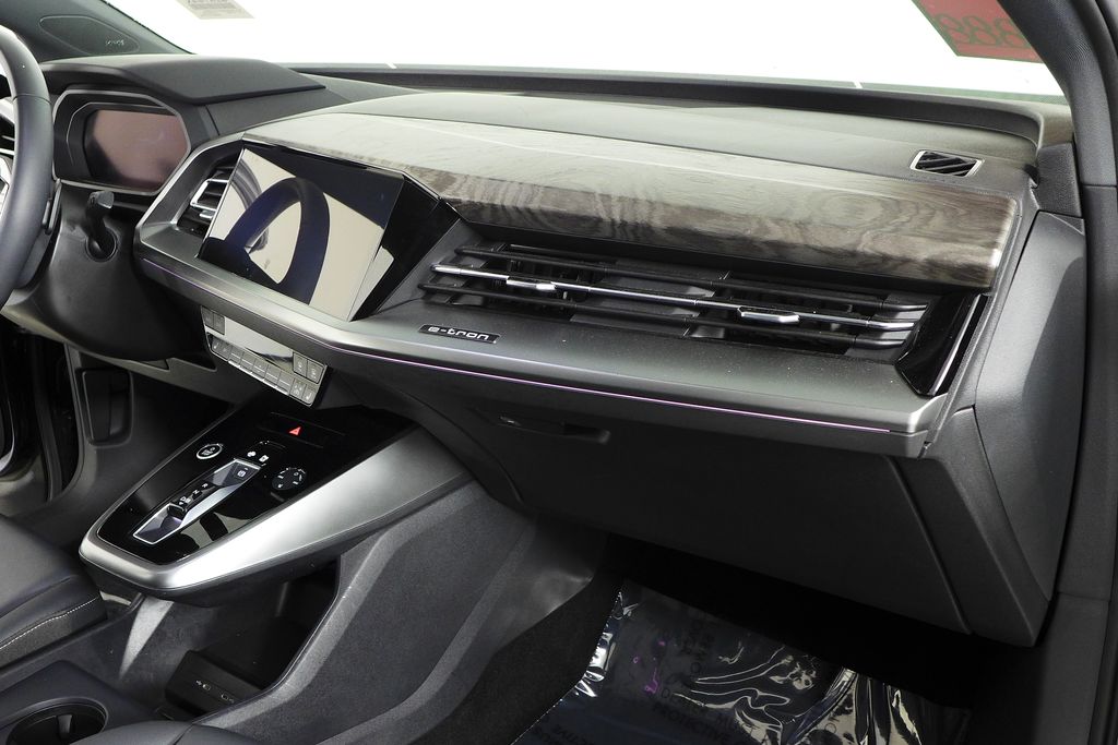 Thumbnail: 2025 Audi Q4 e-tron - 14