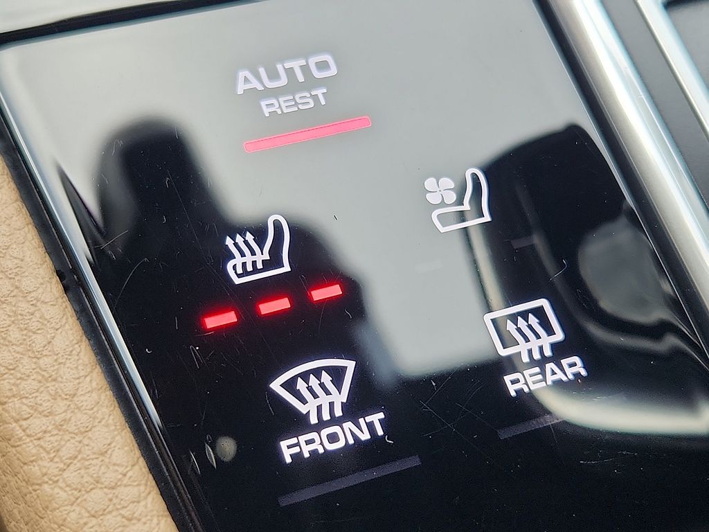 Thumbnail: 2022 Porsche Cayenne - 24