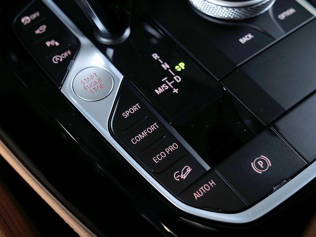 Used 2025 Gray BMW xDrive30i image 16