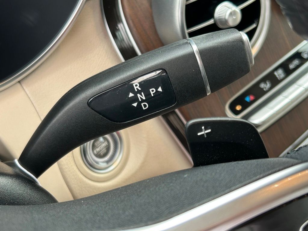 Used 2022  Mercedes-Benz GLC 300 image 22