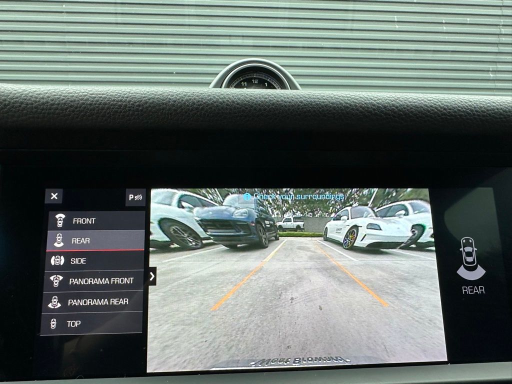 Thumbnail: 2022 Porsche Macan - 30