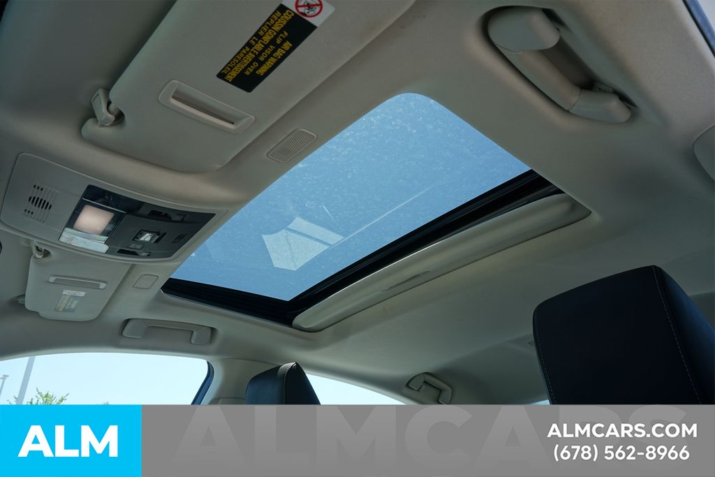 Used 2019 White Lexus 350 image 33