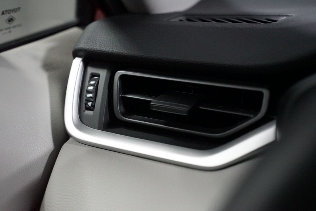 Thumbnail: 2019 Toyota RAV4 - 24