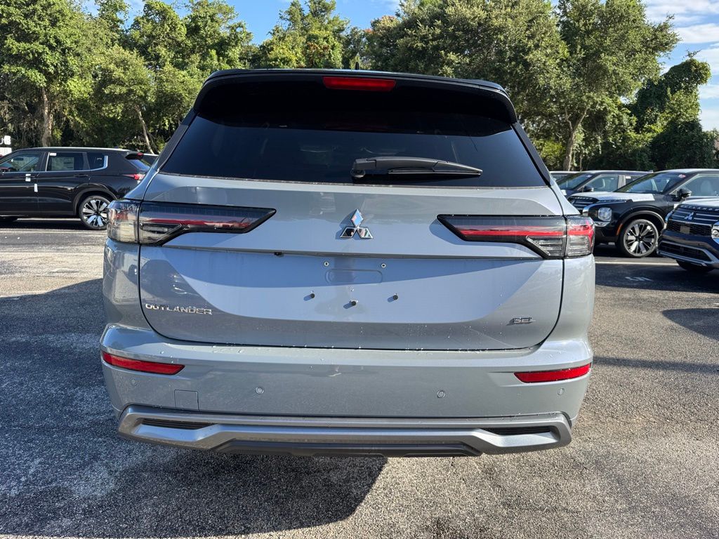 2025 Mitsubishi Outlander SEL photo 4