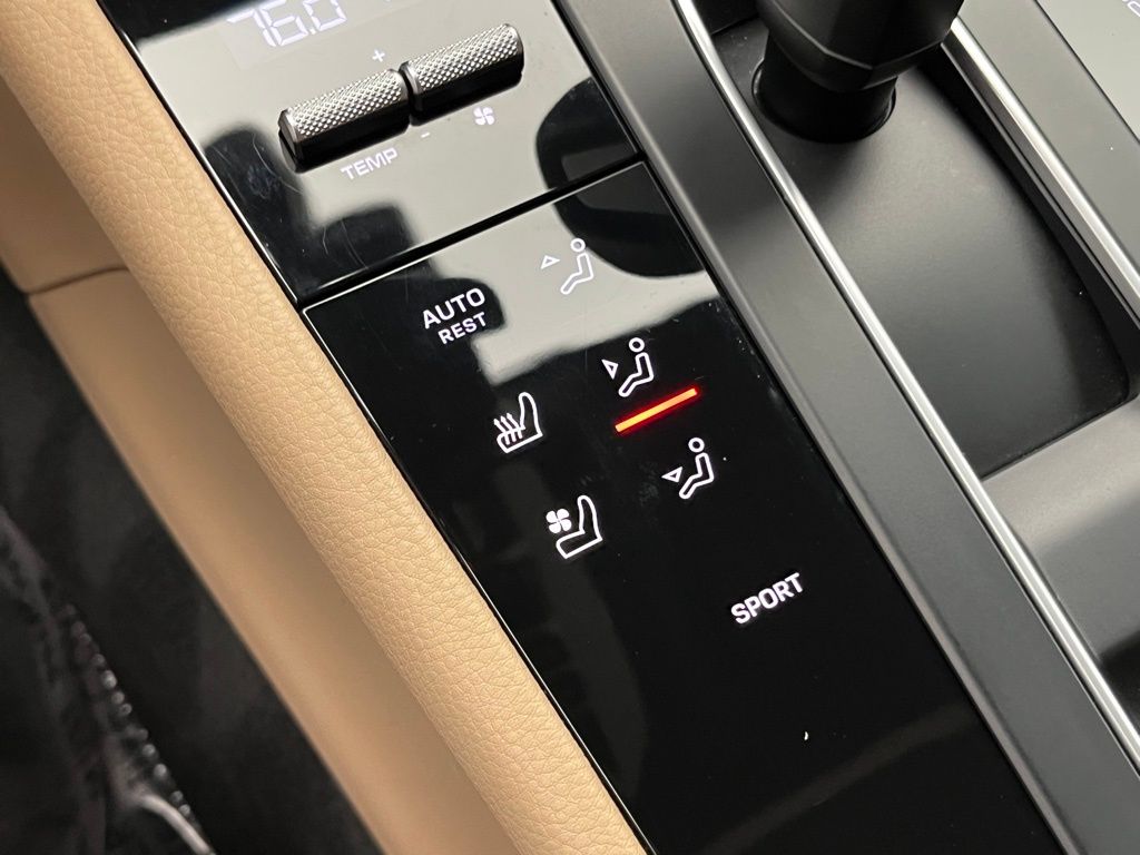 Thumbnail: 2023 Porsche Macan - 16