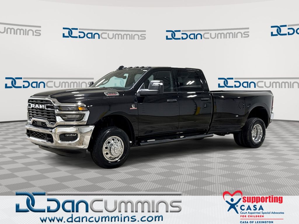 Diamond Black Crystal Pearlcoat 2026 RAM 3500 Pickup Truck Four-Wheel Drive 8-Speed Automatic