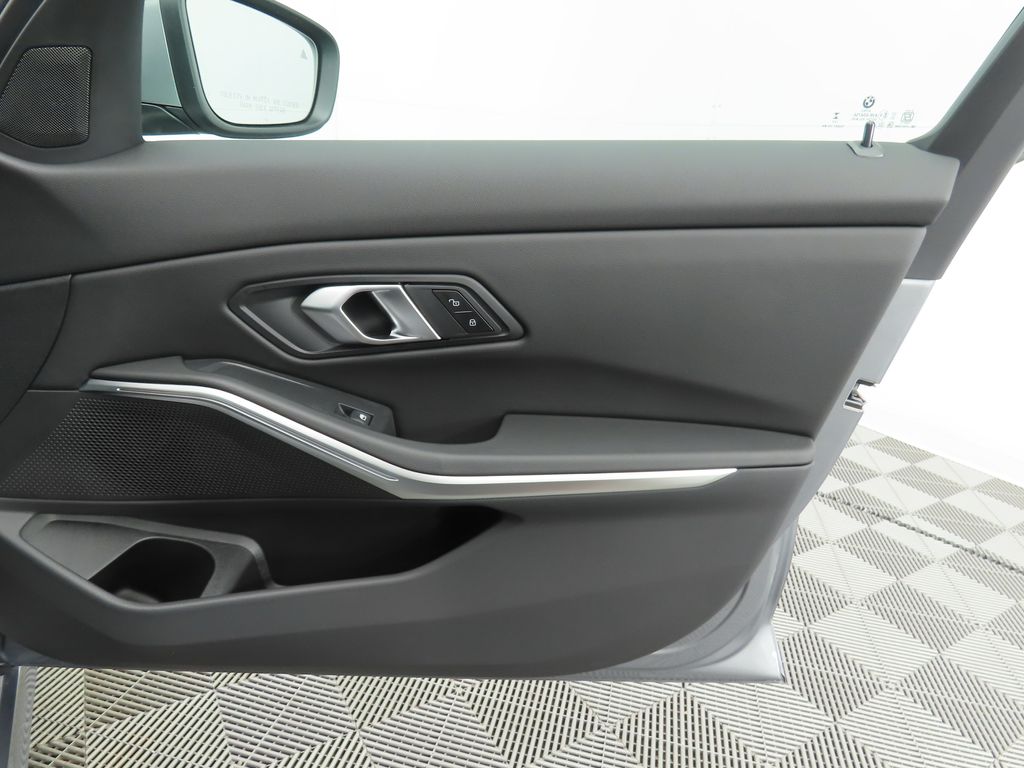 Thumbnail: 2025 BMW 3 Series - 25