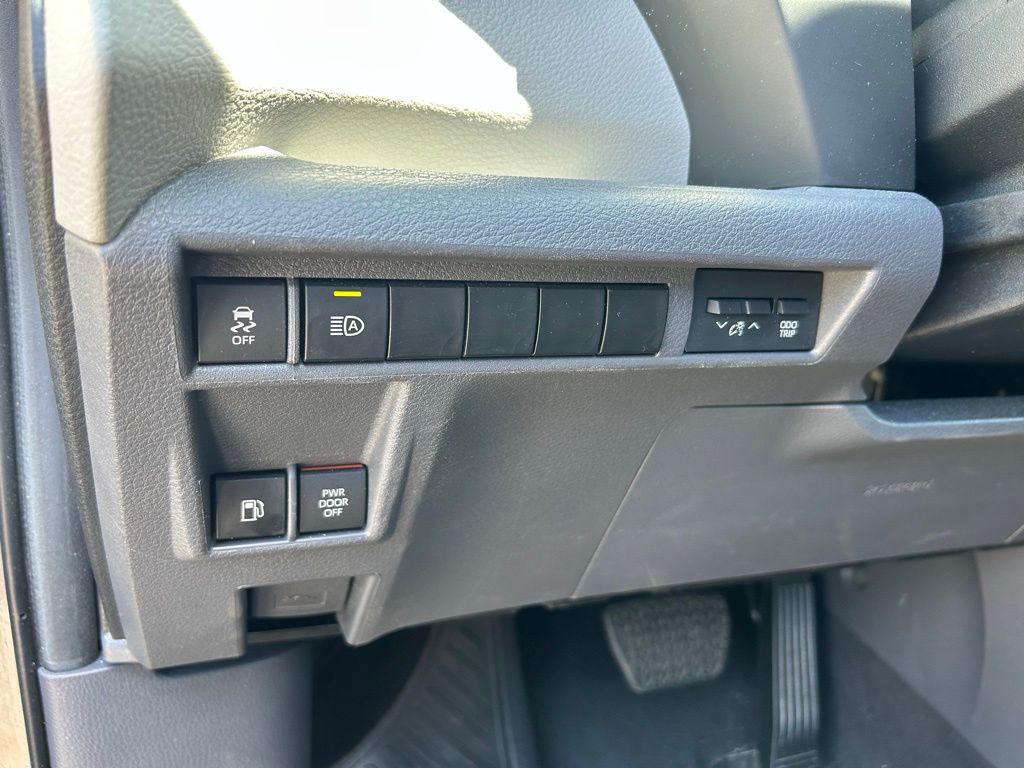 Thumbnail: 2024 Toyota Sienna - 19