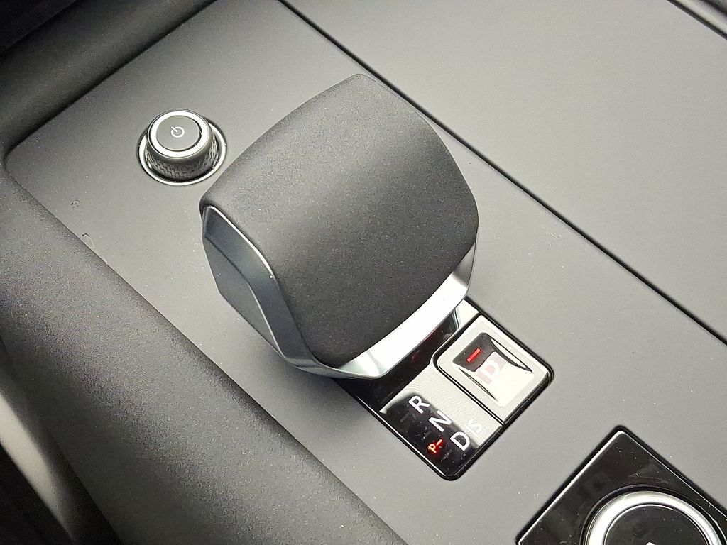 Thumbnail: 2026 Land Rover Discovery - 12