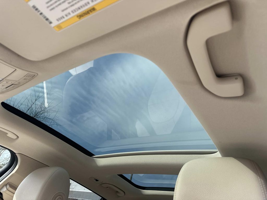 Thumbnail: 2019 Mercedes-Benz GLC - 32