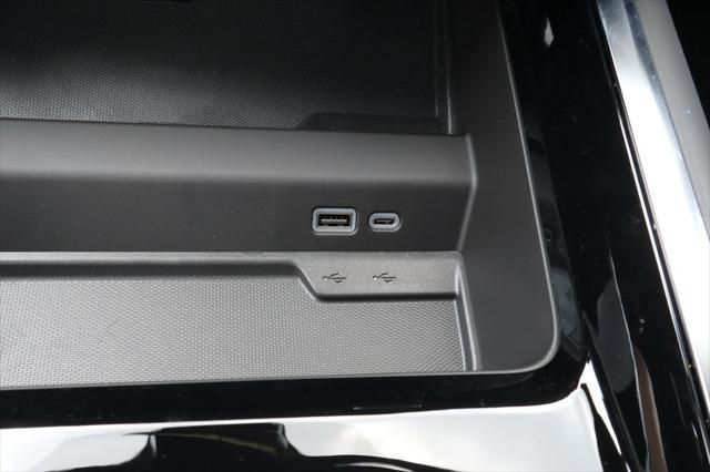 Thumbnail: 2025 Chevrolet Suburban - 31