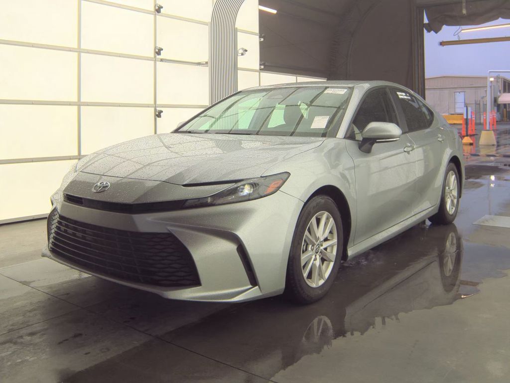 2025 Toyota Camry LE Hybrid's photo
