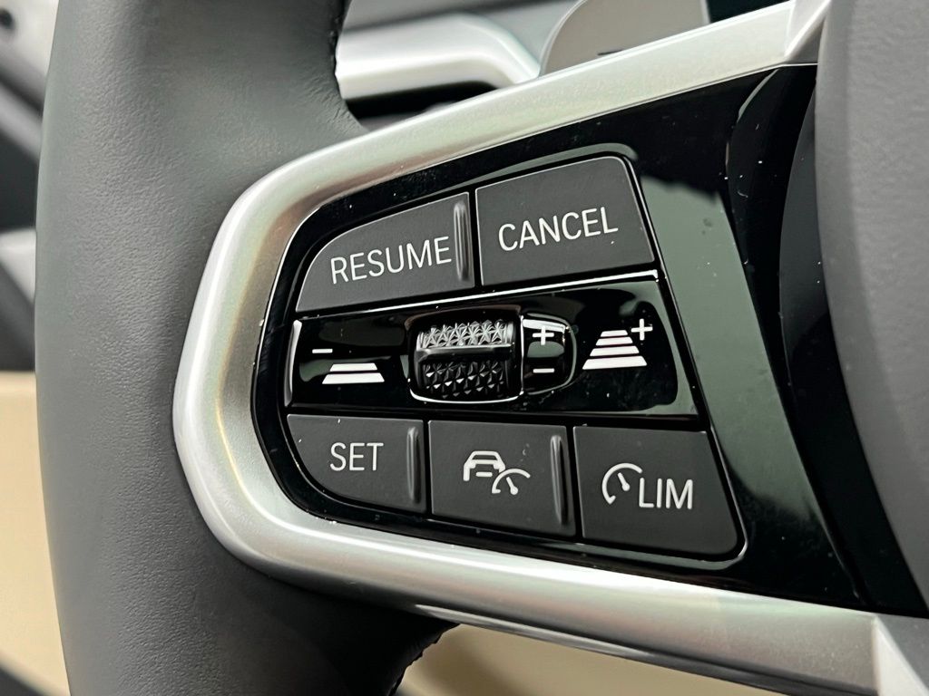 Thumbnail: 2025 BMW 3 Series - 18