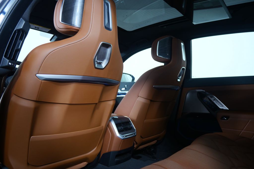 Thumbnail: 2023 BMW 7 Series - 16