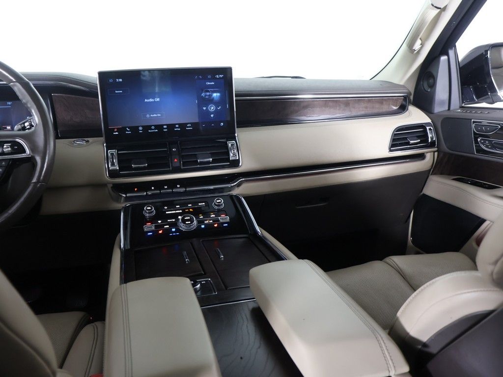 Used 2022 White Lincoln Reserve image 42