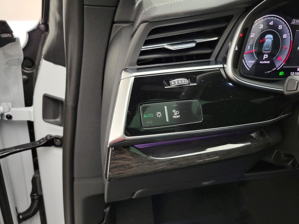 Thumbnail: 2026 Audi Q8 - 32