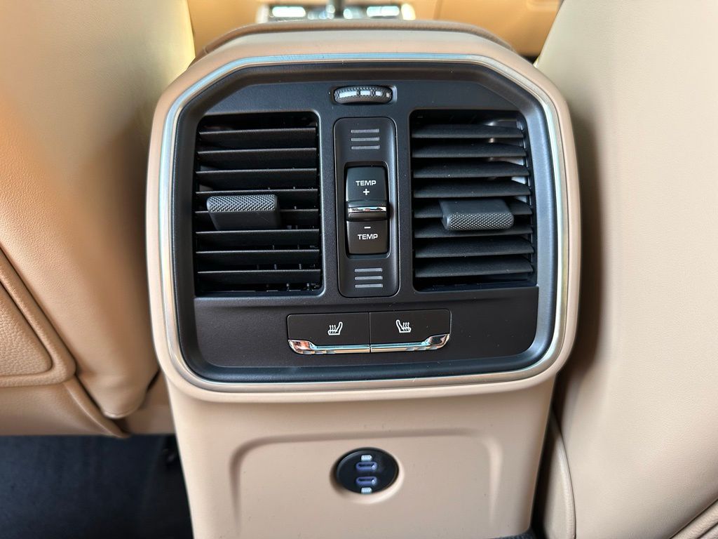 Thumbnail: 2025 Porsche Macan - 30