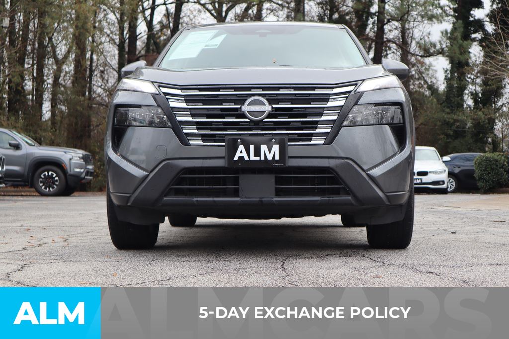 Used 2025 Gray Nissan SV image 4