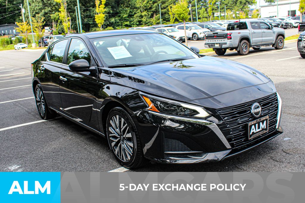 Used 2025 Black Nissan 2.5 SV image 3