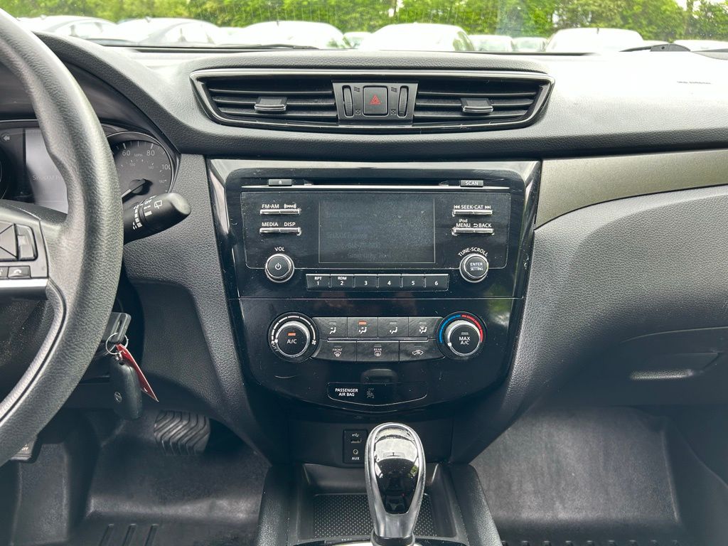 2017 Nissan Rogue Sport S 14