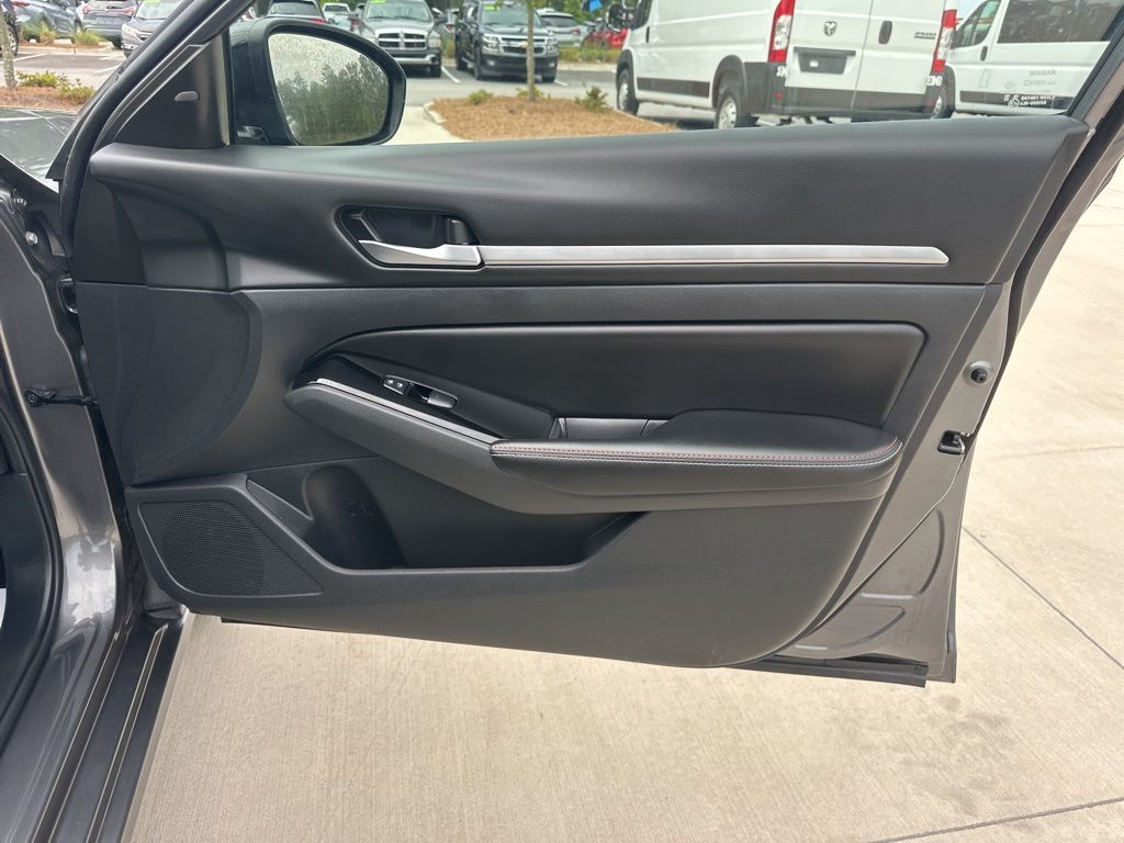 2024 Gun Metallic Nissan Altima 2.5 SR FWD Sedan