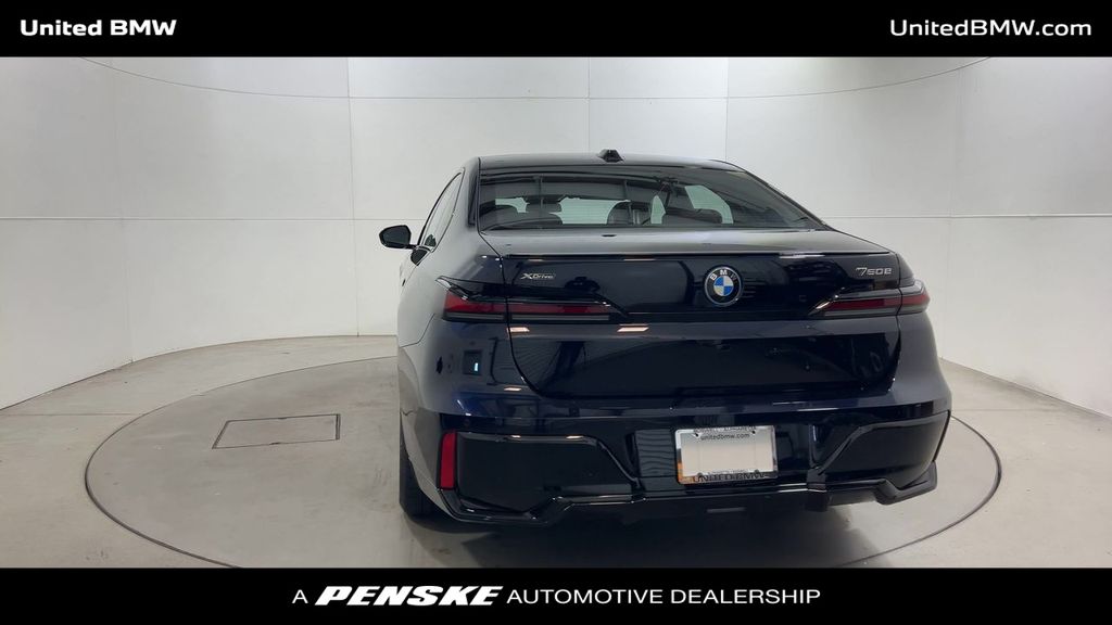 Thumbnail: 2026 BMW 7 Series - 7
