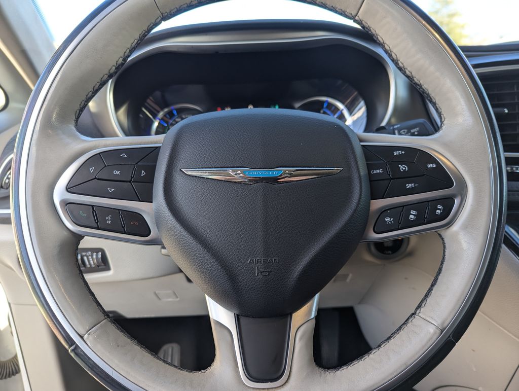 2018 Chrysler Pacifica Hybrid Limited 18