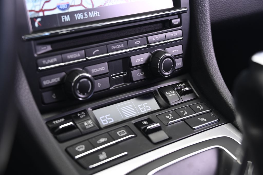 Thumbnail: 2013 Porsche 911 - 29