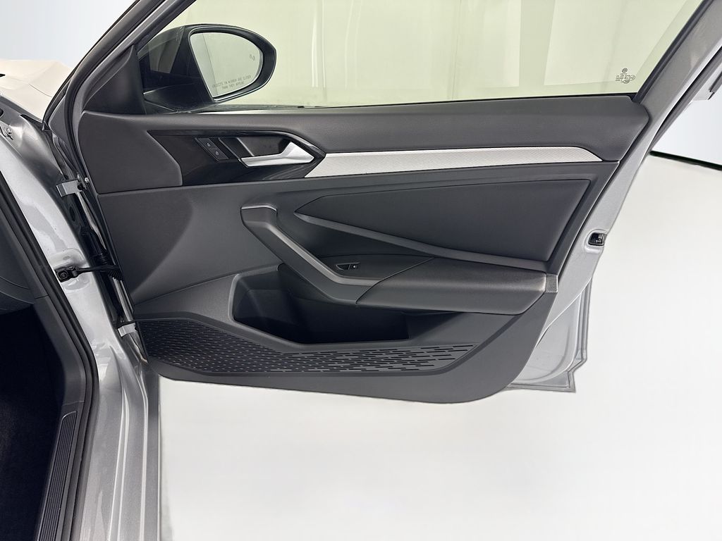 Thumbnail: 2021 Volkswagen Jetta - 25
