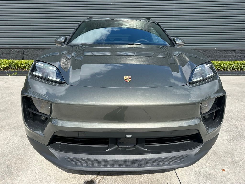 Thumbnail: 2026 Porsche Macan - 8