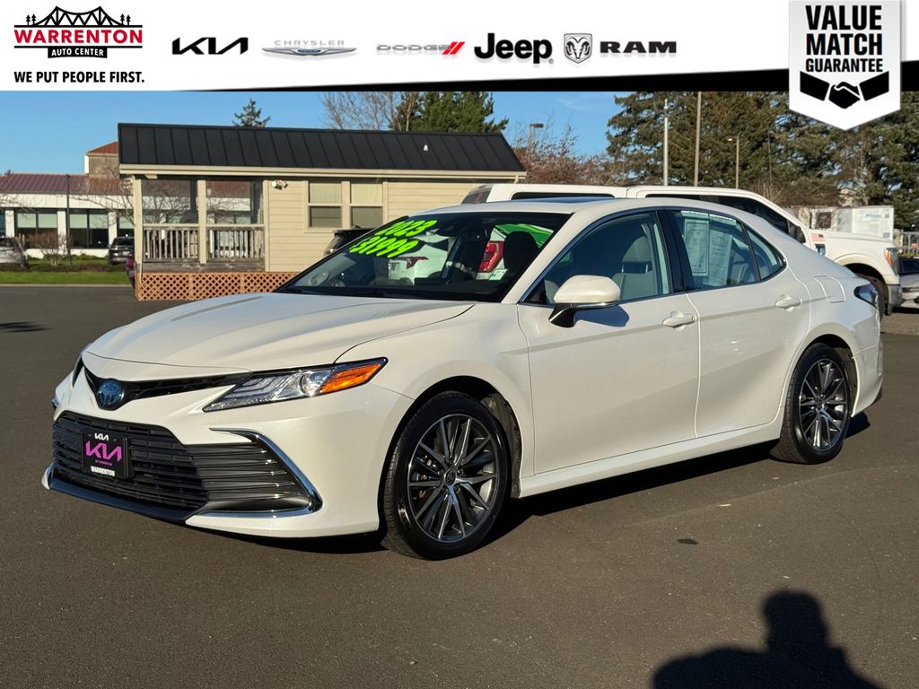 2023 Toyota Camry Hybrid XLE