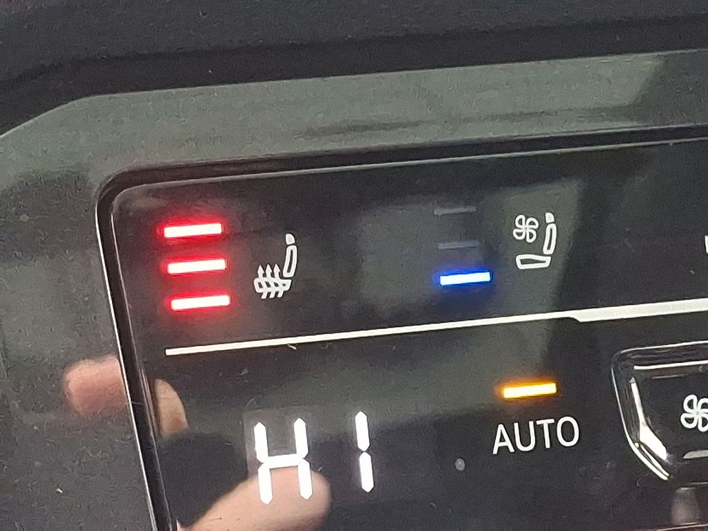 Thumbnail: 2022 Volkswagen Tiguan - 24