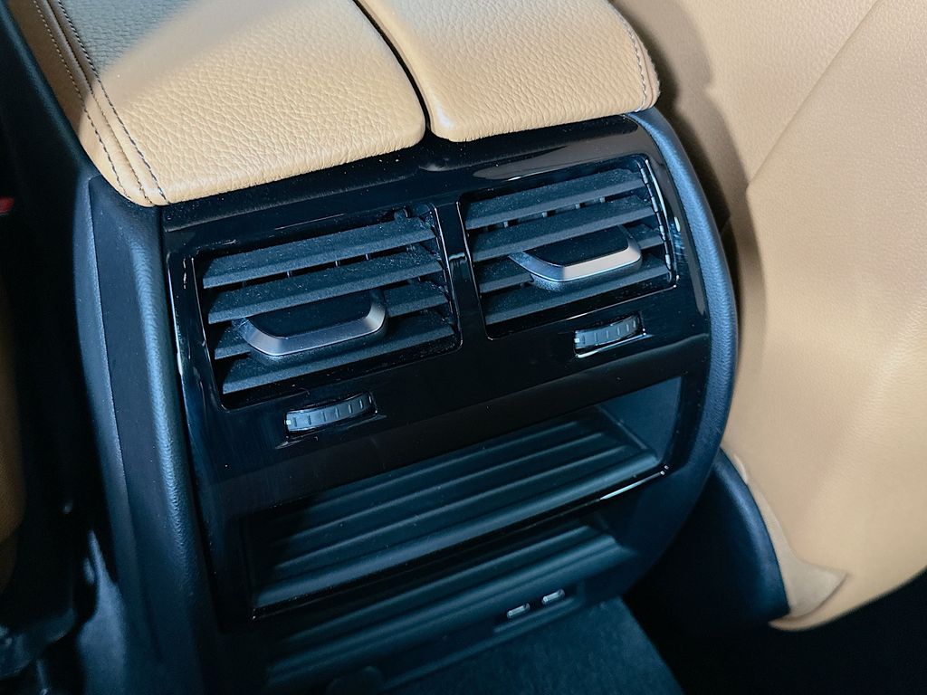 Thumbnail: 2021 BMW 5 Series - 26