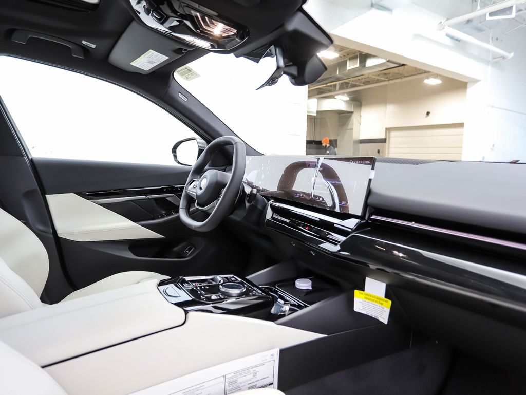 Thumbnail: 2025 BMW 5 Series - 27