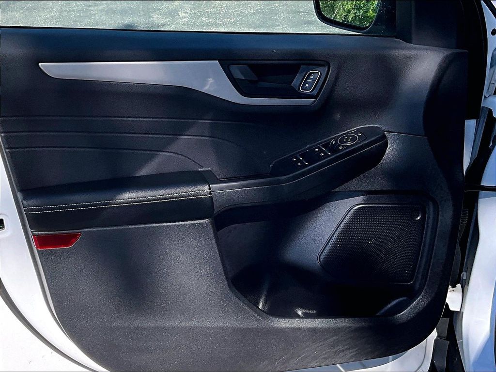 2022 Ford Escape — photo 9